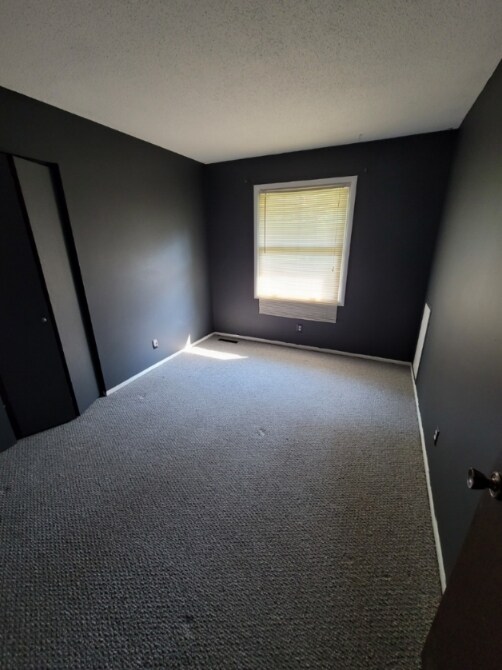 8099 71st St S Unit Middle Room, Cottage Grove, MN 55016 Apartments