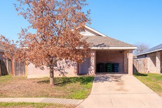 Building Photo - 9226 Emerald Port Dr