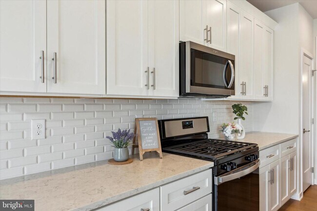 Foto del edificio - 15 Tamarack Cir