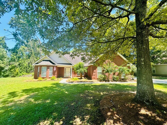 Building Photo - Convenient and Cozy 3 bedroom/2bath with F...