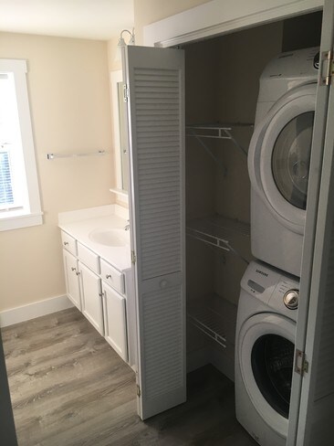 Washer/Dryer in Bathroom - 1 Cherry St