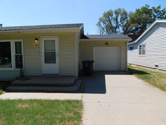 Foto del edificio - Awesome 3 bedroom/1 bath home in El Dorado!