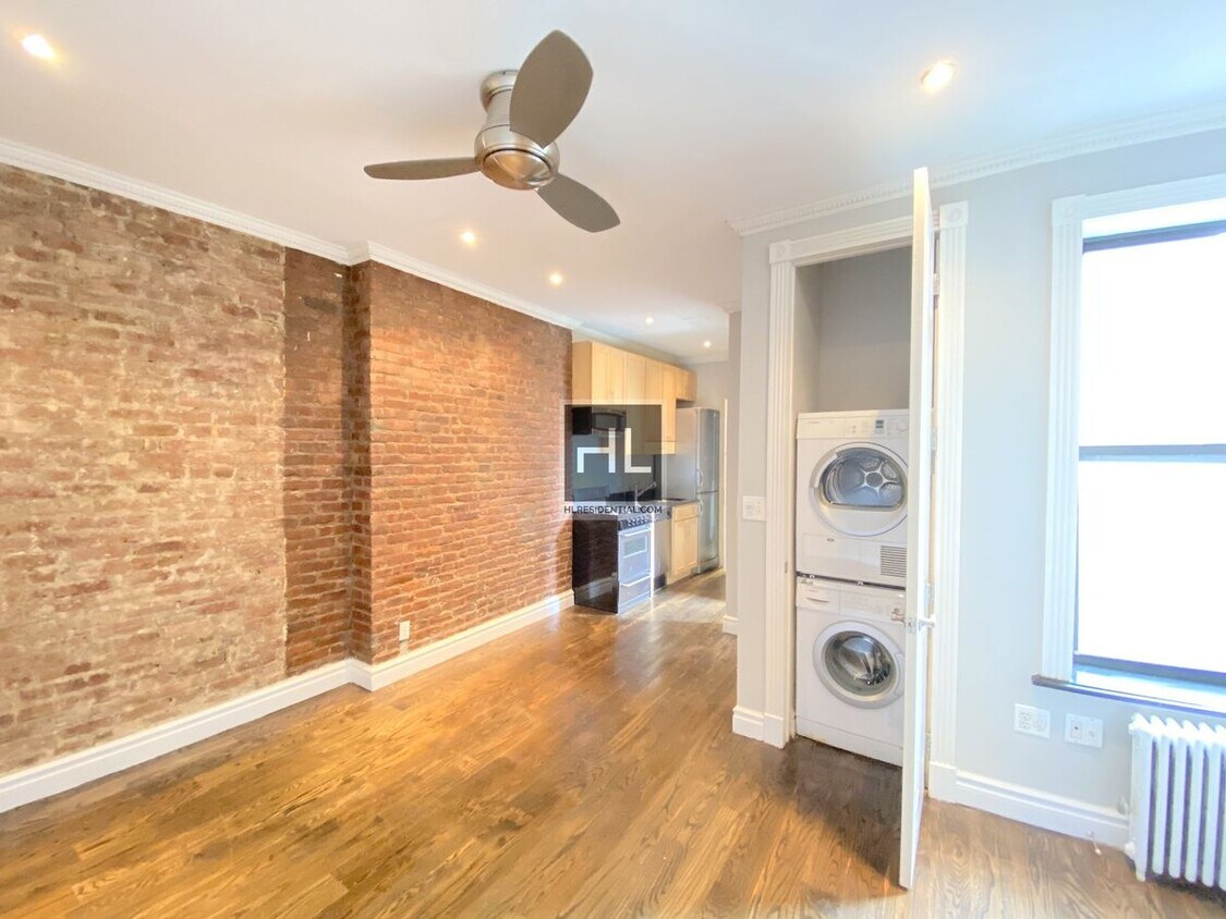 Foto principal - BEAUTIFUL SUN-KISSED NO-FEE 1 BED IN PRIME...