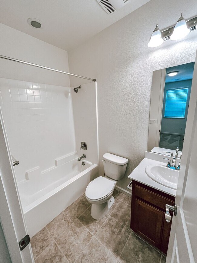 Foto del edificio - Upgraded Dublin Townhome near Emerald Park...