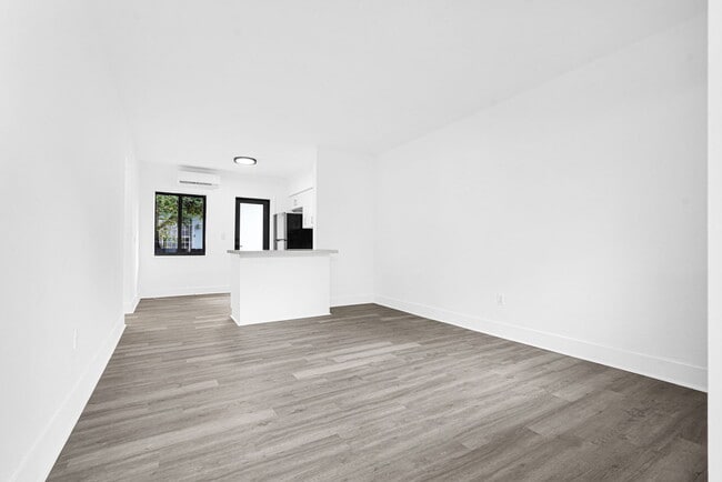 Foto del edificio - 173 NW 56th St