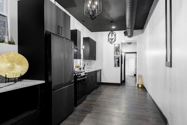 Foto del edificio - 611 E 41st St