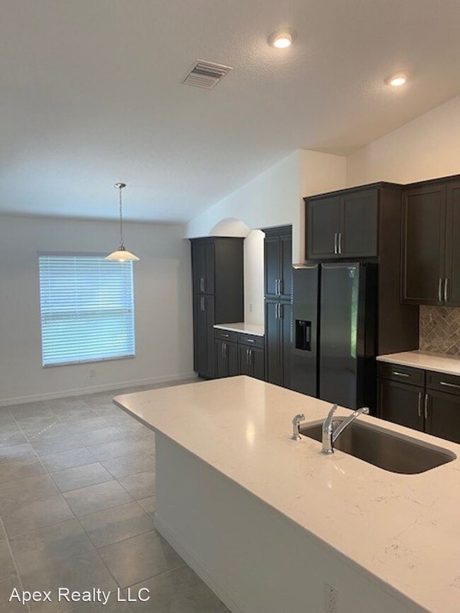 Building Photo - 4 br, 2 bath House - 53 Kashmir Tr.