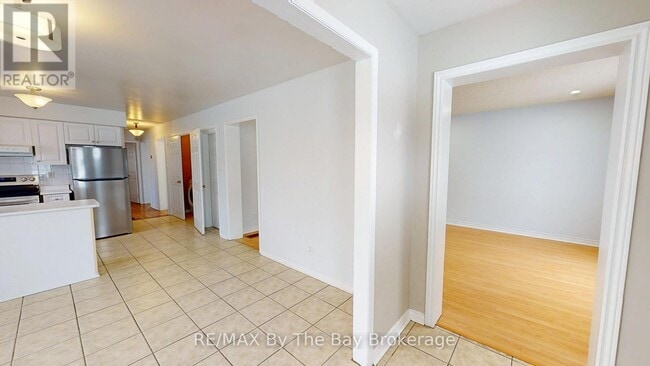 Building Photo - 9 Myrtle Lynn Pl