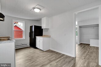 Building Photo - 655 S Potomac St