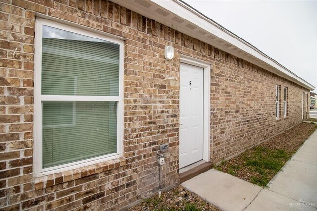 Building Photo - 3207 Luz Divina St