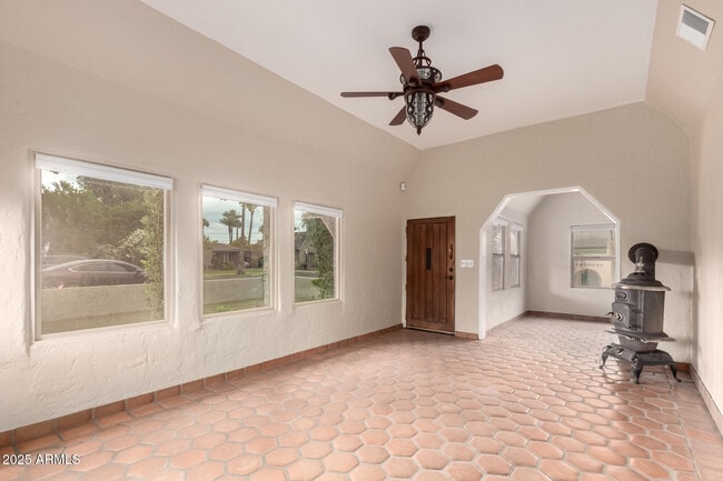 Foto del edificio - 1509 E Cheery Lynn Rd