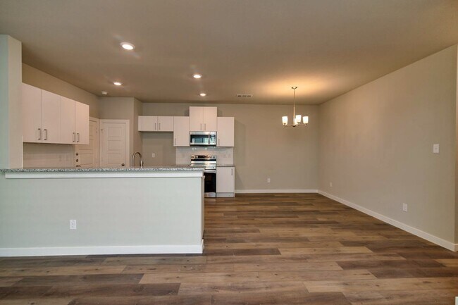 Foto del edificio - AVAILABLE NOW! GORGEOUS 3 BEDROOM DUPLEX LOCATED IN MIDLOTHIAN ISD!