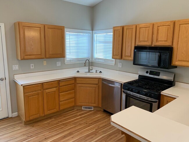 Foto del edificio - Beautiful  3-bedroom, 2-bath single-level home