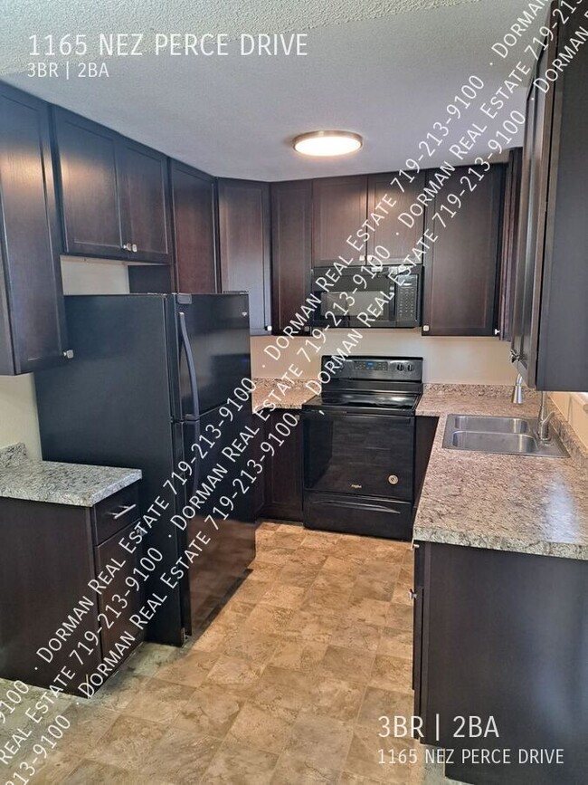 Building Photo - $500 OFF the first month of rent! Nice 3 b...