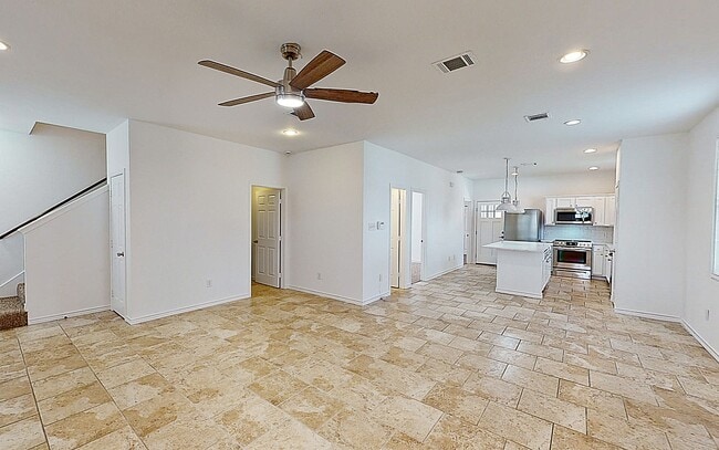 Building Photo - One Block to A&M! Kyle Field walking distance! Newly remodeled, all appliances, 5 bd/4 bth across...