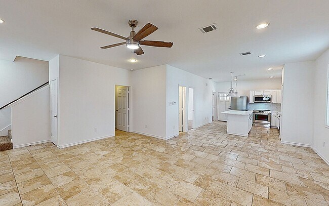 Foto del edificio - One Block to A&M! Kyle Field walking distance! Newly remodeled, all appliances, 5 bd/4 bth across...