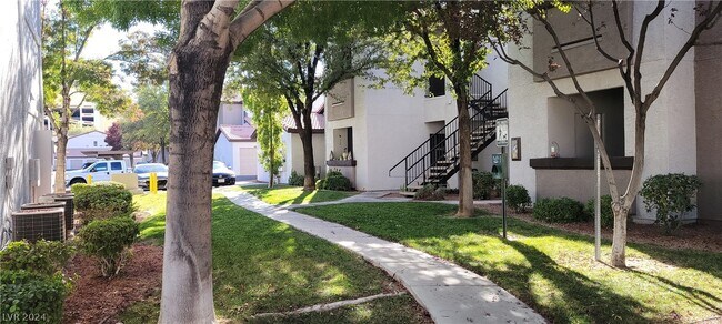 Building Photo - 2615 W Gary Ave