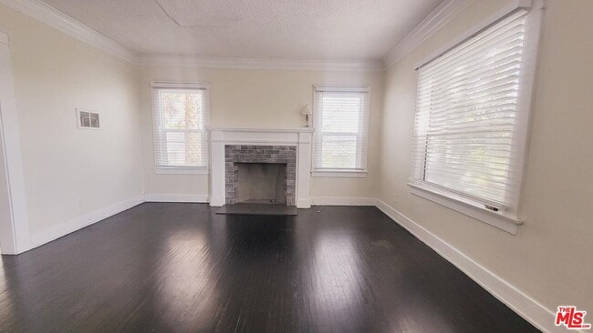 Foto del edificio - 5405 Russell Ave