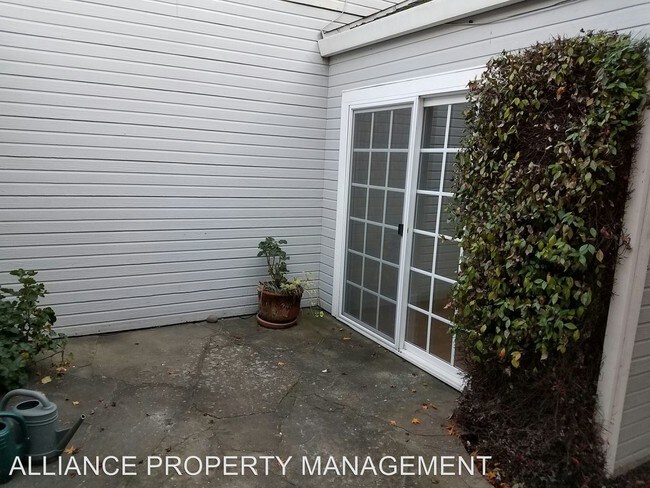 Foto del edificio - 2318 Lakeview Dr