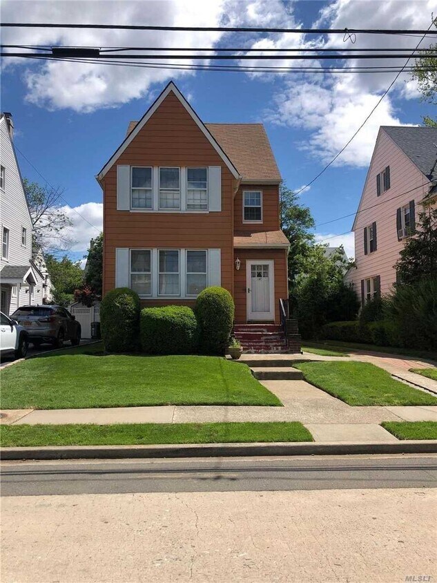 Primary Photo - 147 Locust St