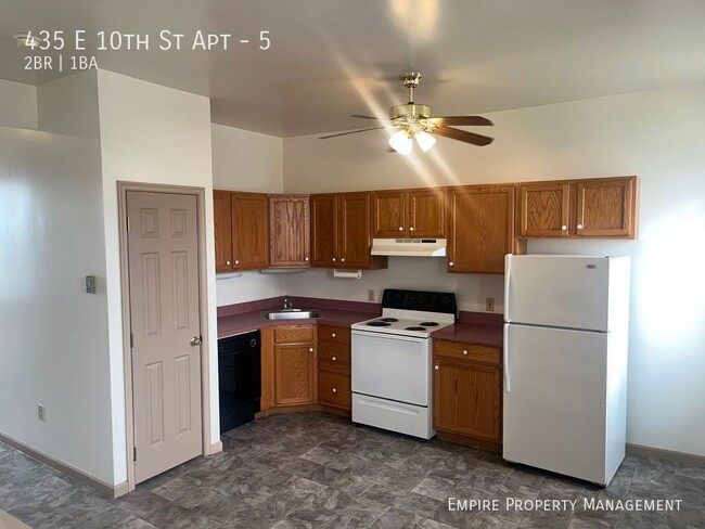 Building Photo - 2 bed, 1 bath Northampton (2nd & 3rd Floor...