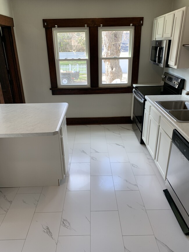 Kitchen - 1 Pearson Ct