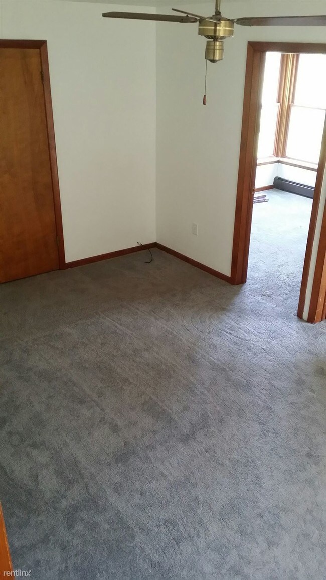 Building Photo - 2 br, 1 bath House - 230 E HIllside Dr