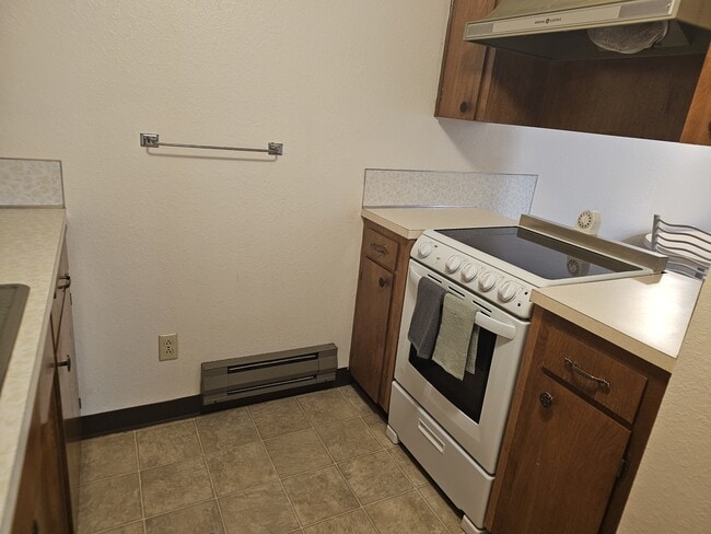 Building Photo - 419 SW Paiute St