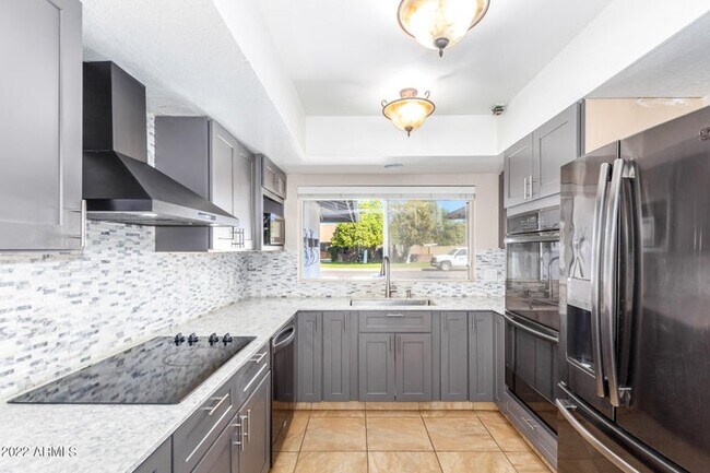 Building Photo - 6225 W Corrine Dr