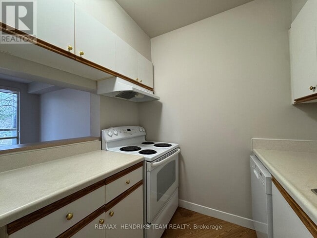 Building Photo - 56 Windward St