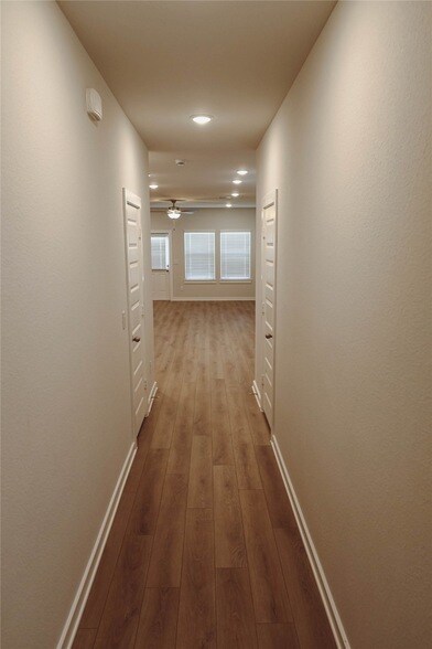 Foto del edificio - 16 Courageous Side Way