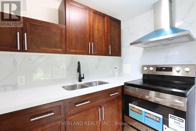 Building Photo - 49 Falling River Dr