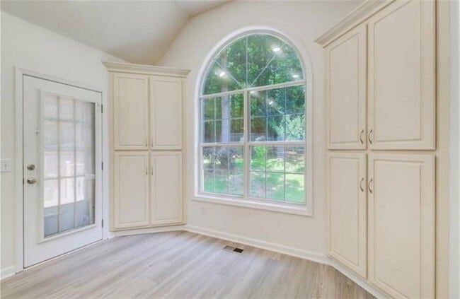 Foto del edificio - 3029 Clove Tree Ln
