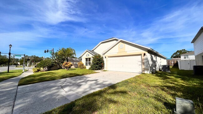 Building Photo - Charming 4 Bedroom, 2 Bathroom Home in Orlando!! Minutes from UCF!!