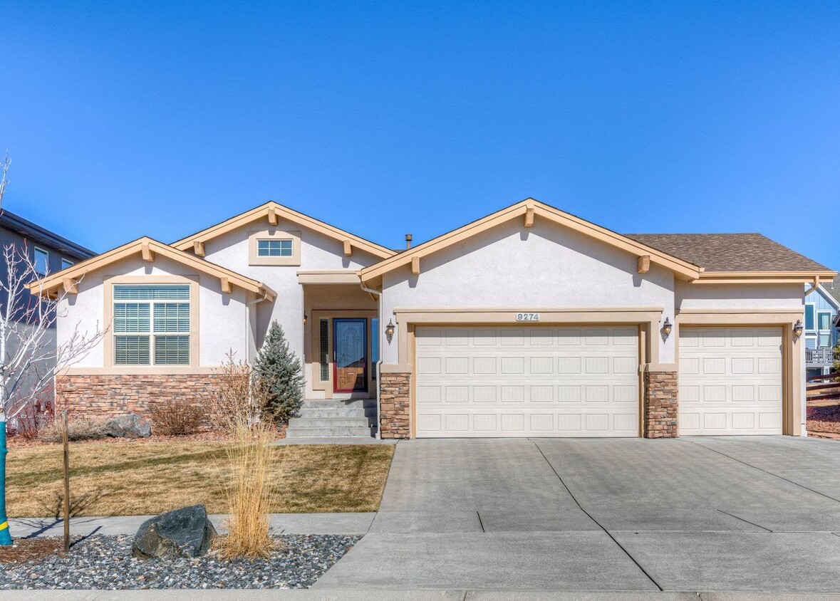 Foto principal - Beautiful Ranch Home in D20 w/ 4 car garage