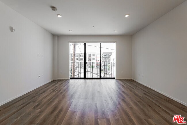 Building Photo - 521 N Gramercy Pl