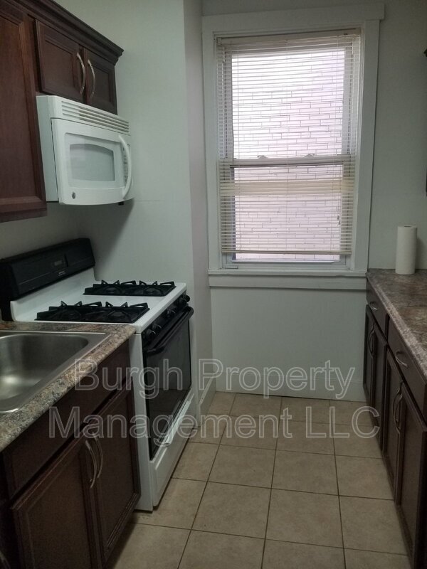 Building Photo - 2985 Belrose Ave