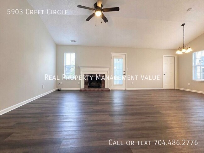 Foto del edificio - 5903 Creft Cir