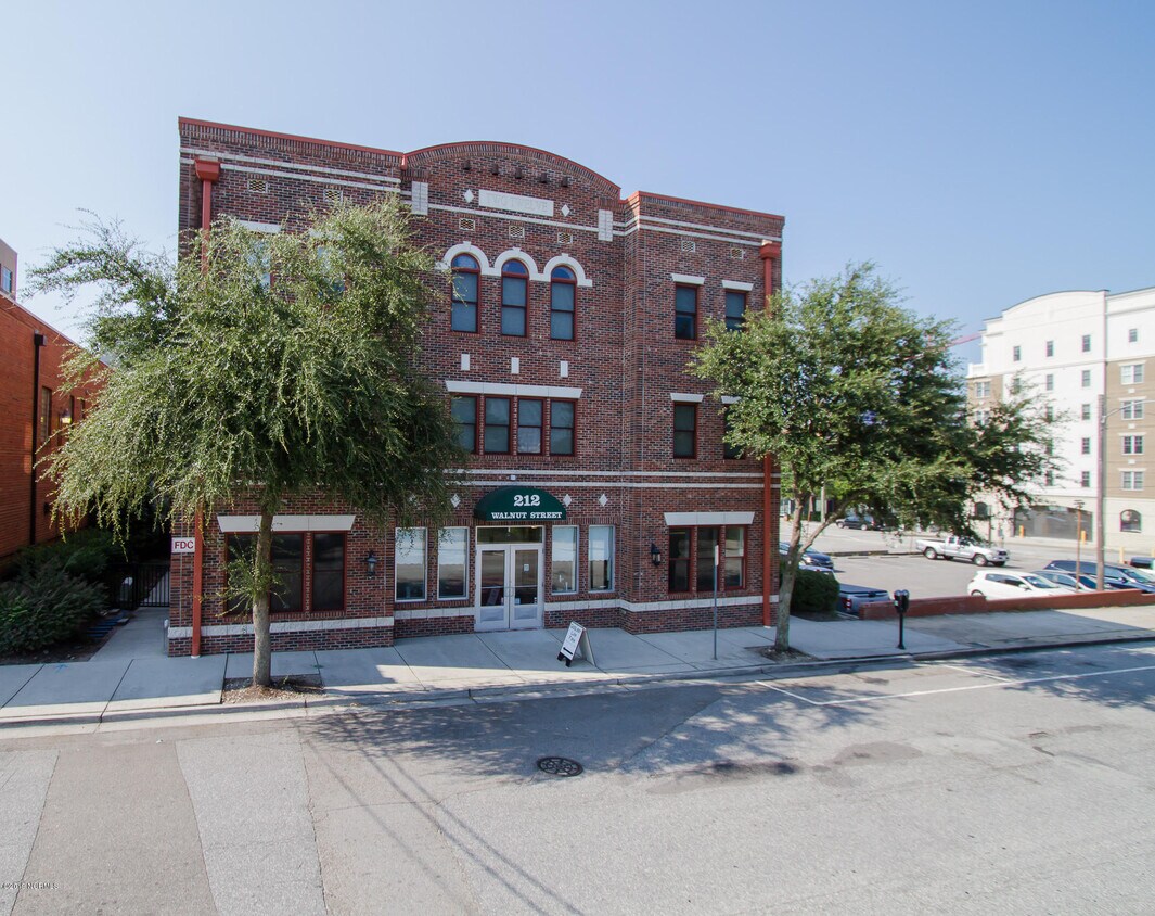 Primary Photo - 212 Walnut St