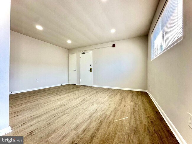 Foto del edificio - 4401 Sheffield Ave