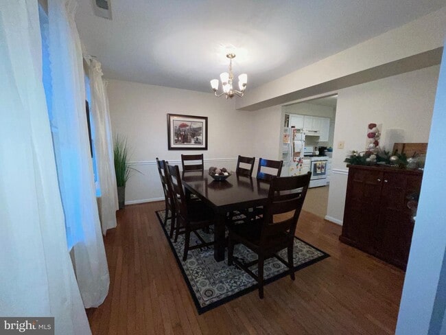 Foto del edificio - 22120 Victoria Cir