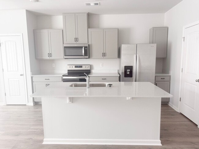 Building Photo - Newly Built 3 Bedroom Home - Baxter