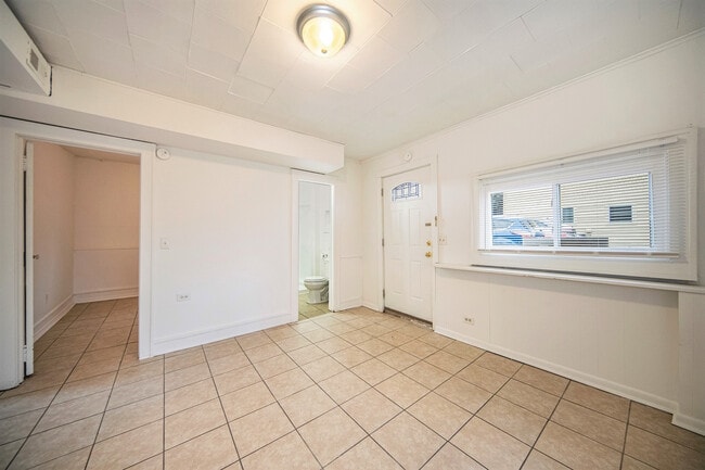 Building Photo - 401 Pauline Blvd