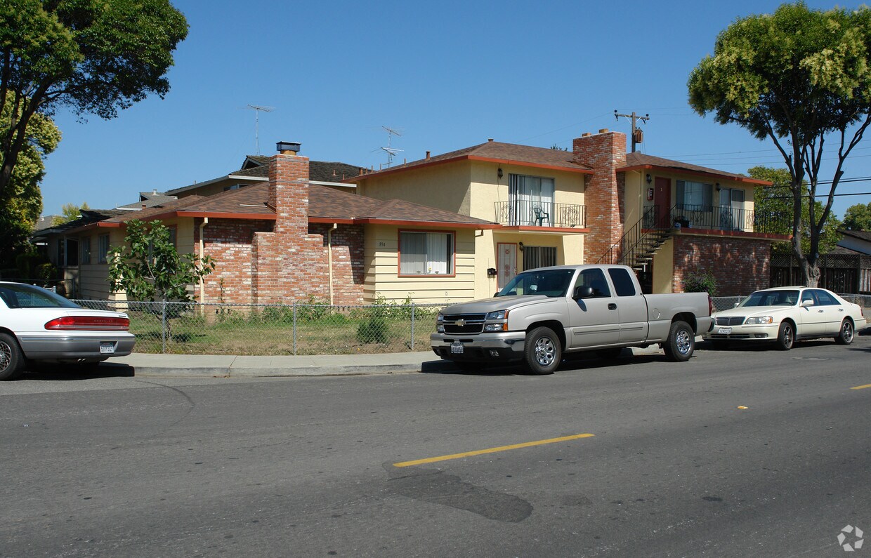 Foto del edificio - 894 Bing Dr