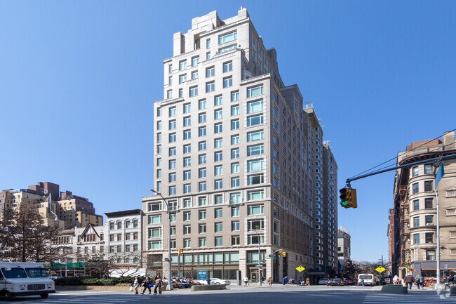 Building Photo - 2255 Broadway