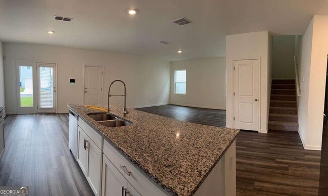 Foto del edificio - 145 Hargrave Ave