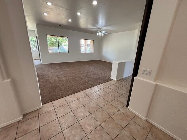 Foto del edificio - 2120 E Flintlock Way