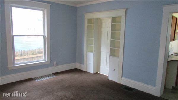 Building Photo - 849 Geneva Ave SE