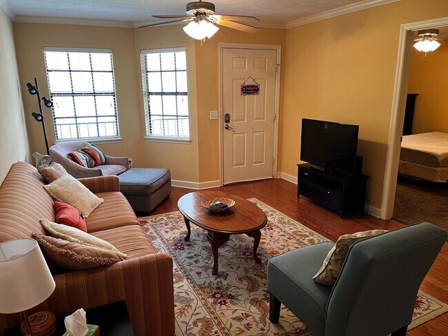 Foto del edificio - Burton Place Condo, #132