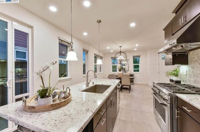 Foto del edificio - 1552 Clement Ave